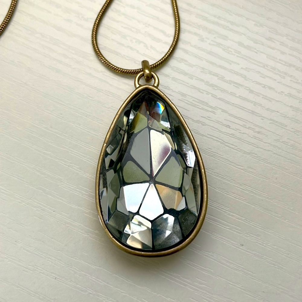 Kenneth Cole Gorgeous teardrop pendant Necklace